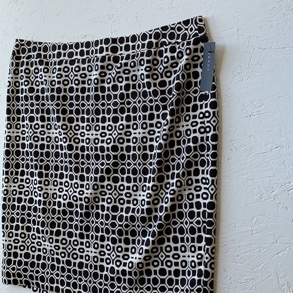 Chaus skirt - Picture 2 of 7